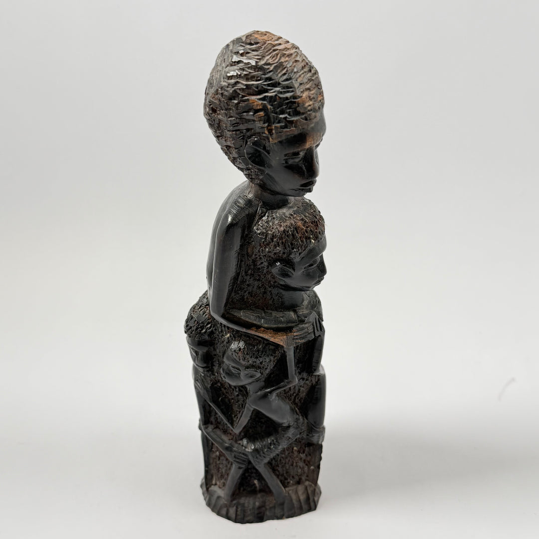 Unik afrikansk träskulptur i mörkt trä