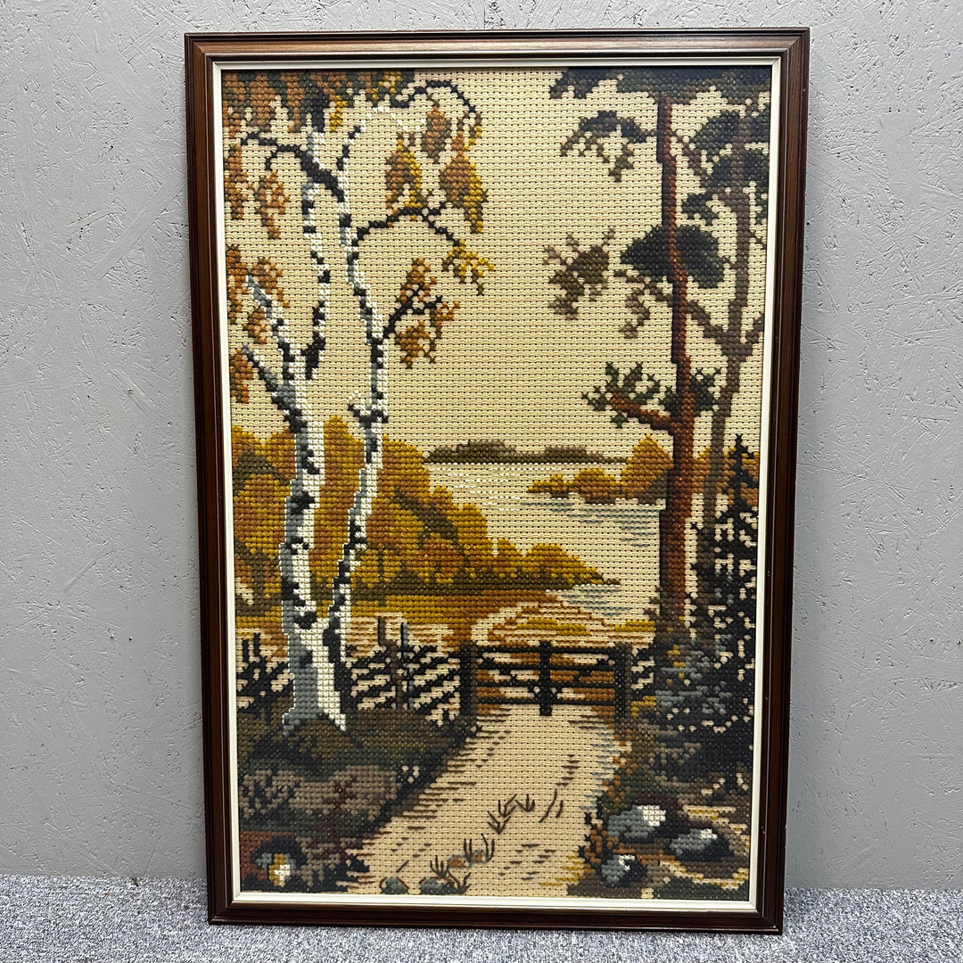Stor retro korsstygnstavla lantligt landskap