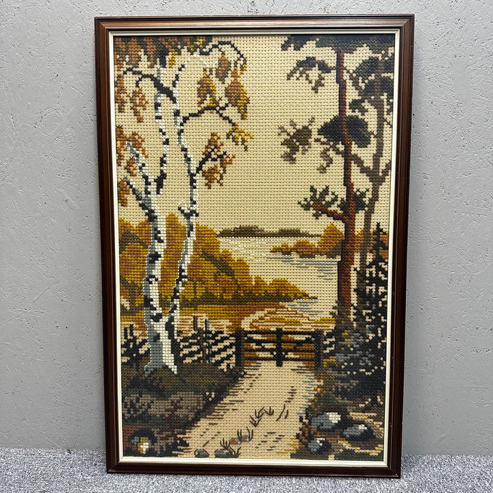 Stor retro korsstygnstavla lantligt landskap