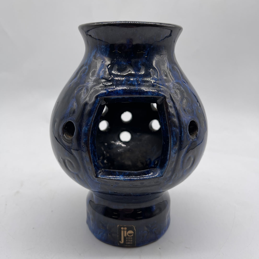 Unik keramikljuslykta med djupblå glasyr