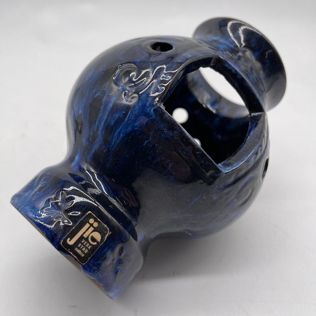 Unik keramikljuslykta med djupblå glasyr