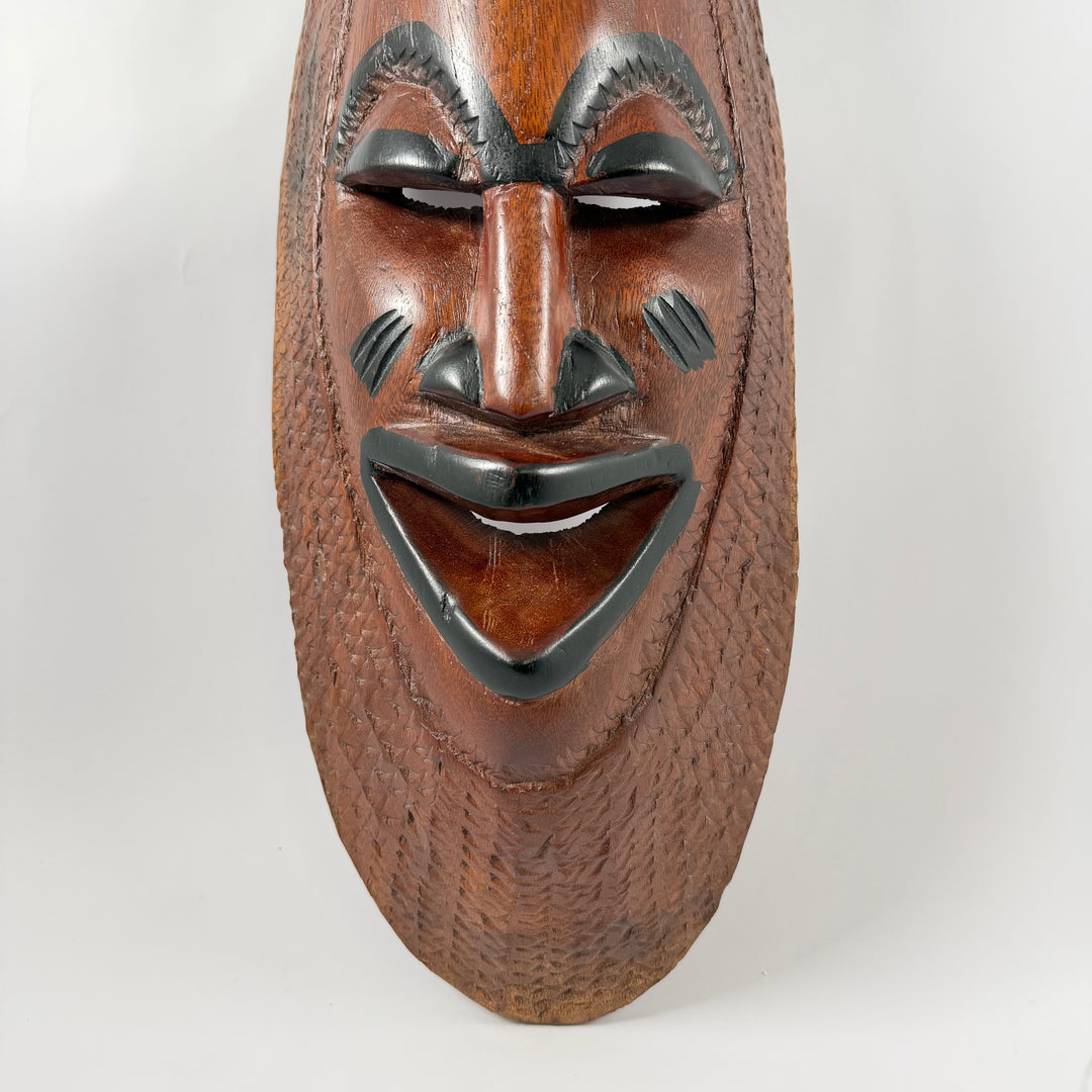Unik trämask i elegant retrodesign