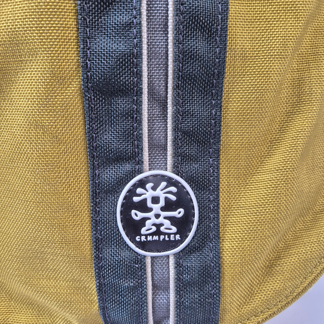 Crumpler senapsgul canvas messenger axelväska
