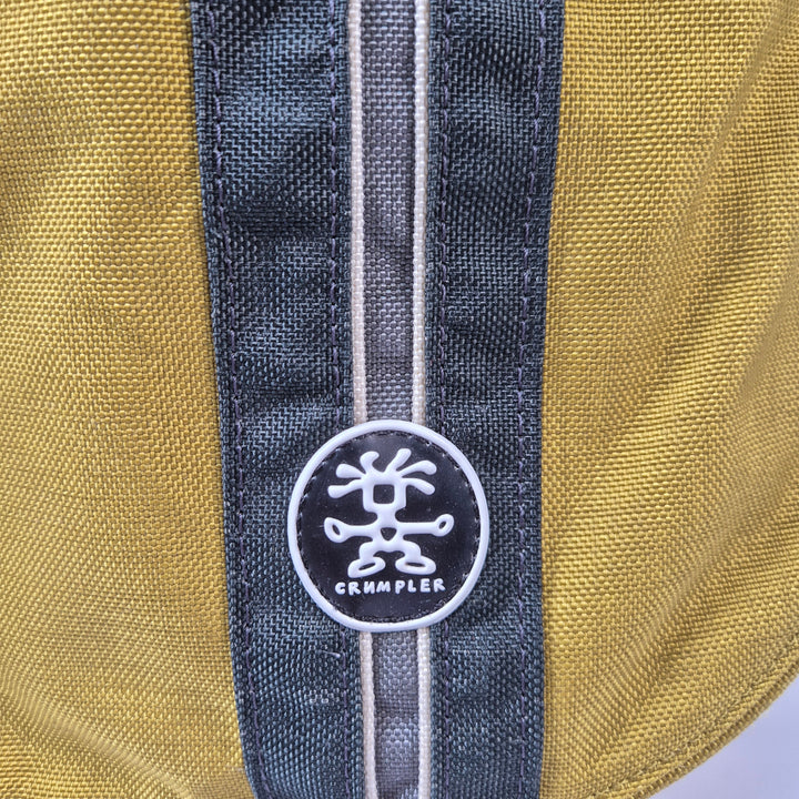 Crumpler senapsgul canvas messenger axelväska