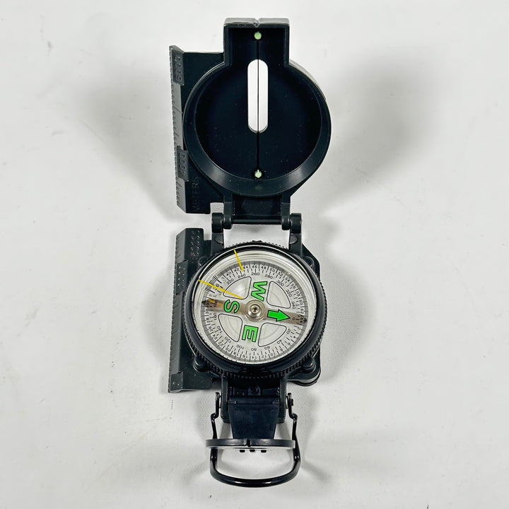 Robust Biltema-kompass med skyddskåpa