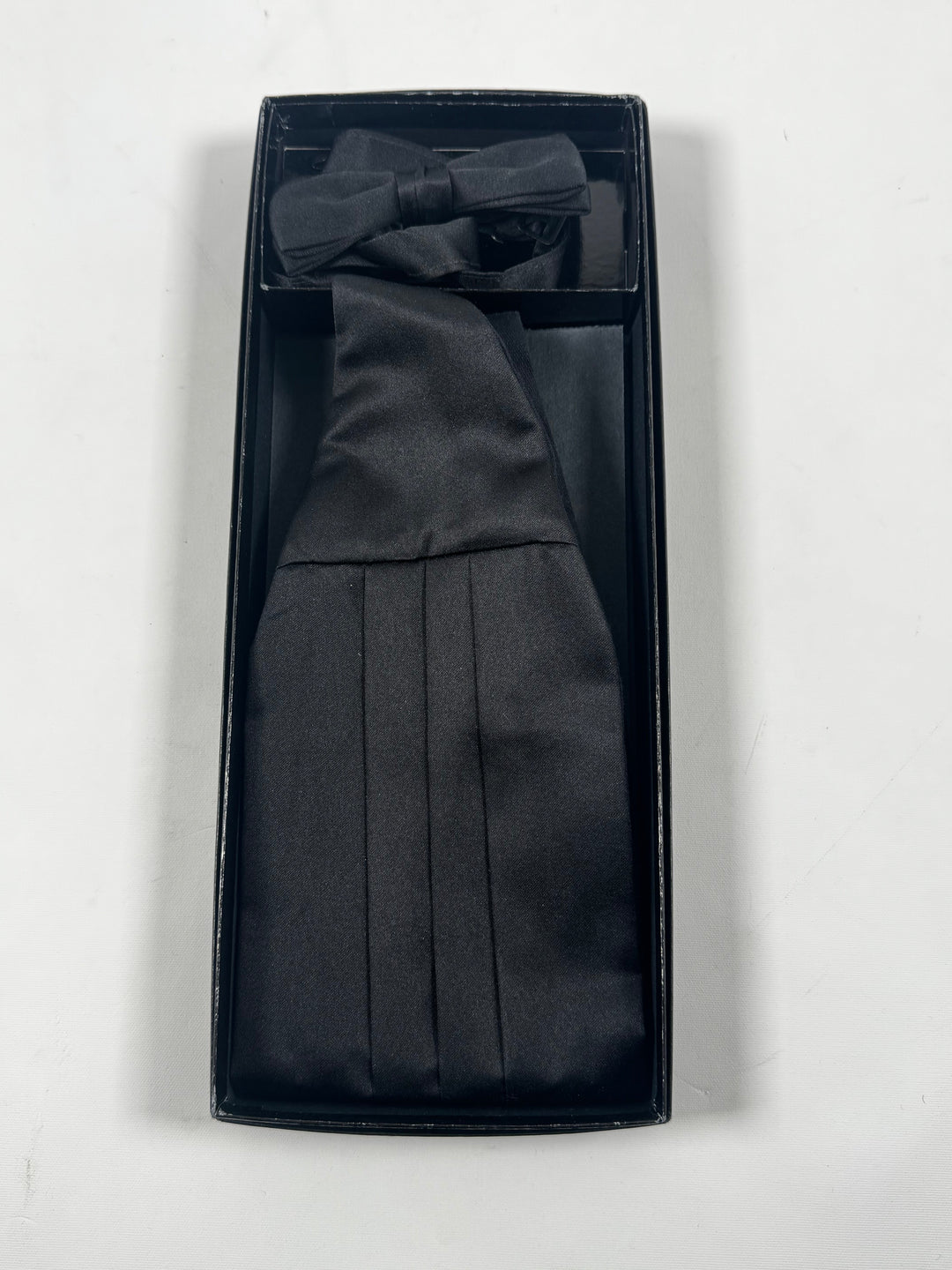 Elegant svart smoking-set – fluga & cummerbund i presentförpackning