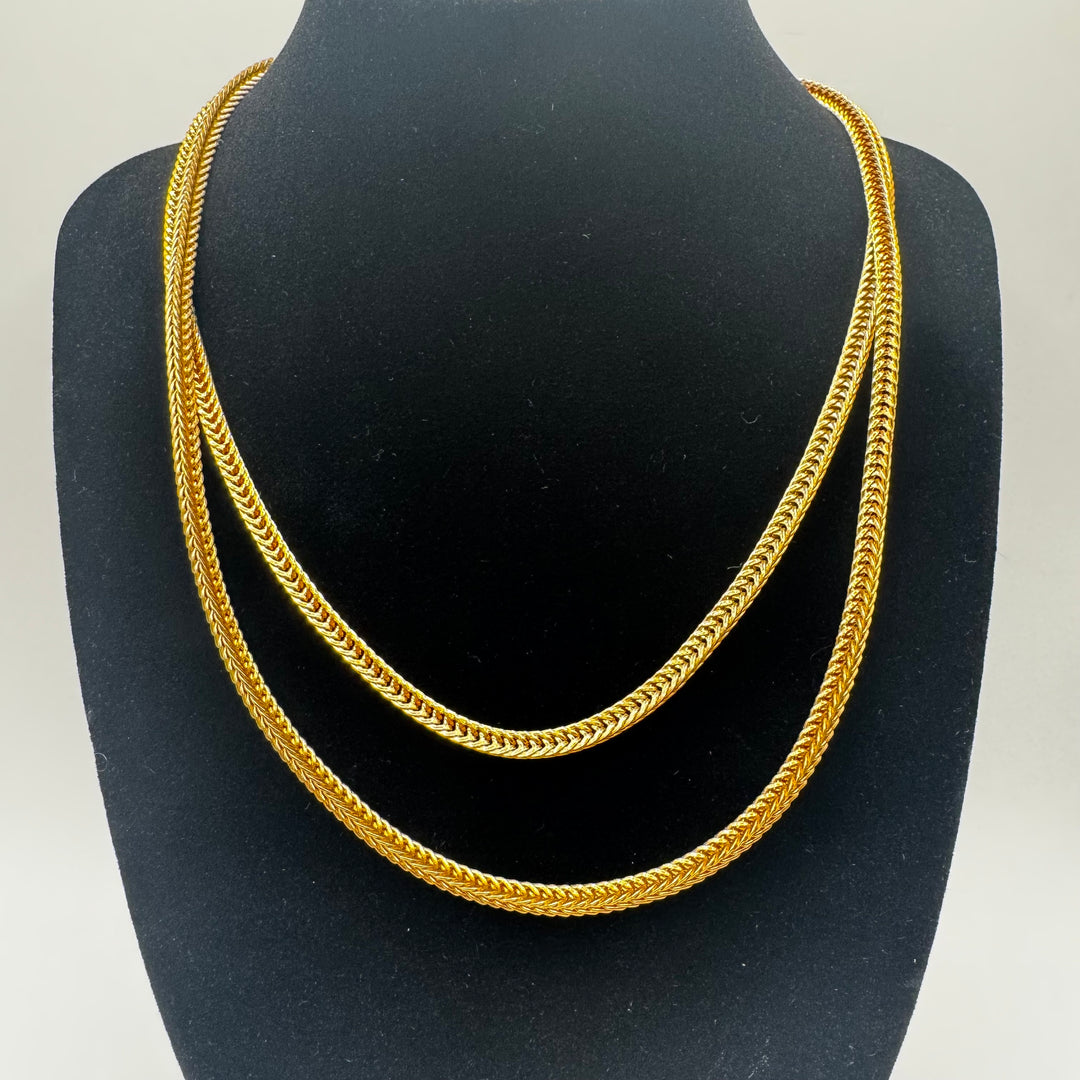 Förgyllt halsband med klassisk och elegant design