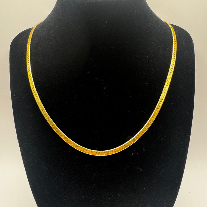 Elegant och tidlös halsband i guld