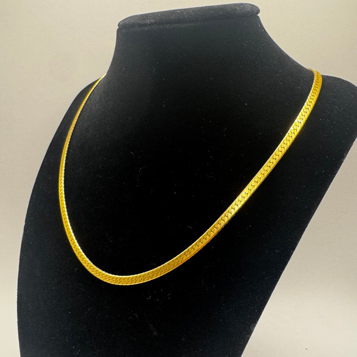 Elegant och tidlös halsband i guld