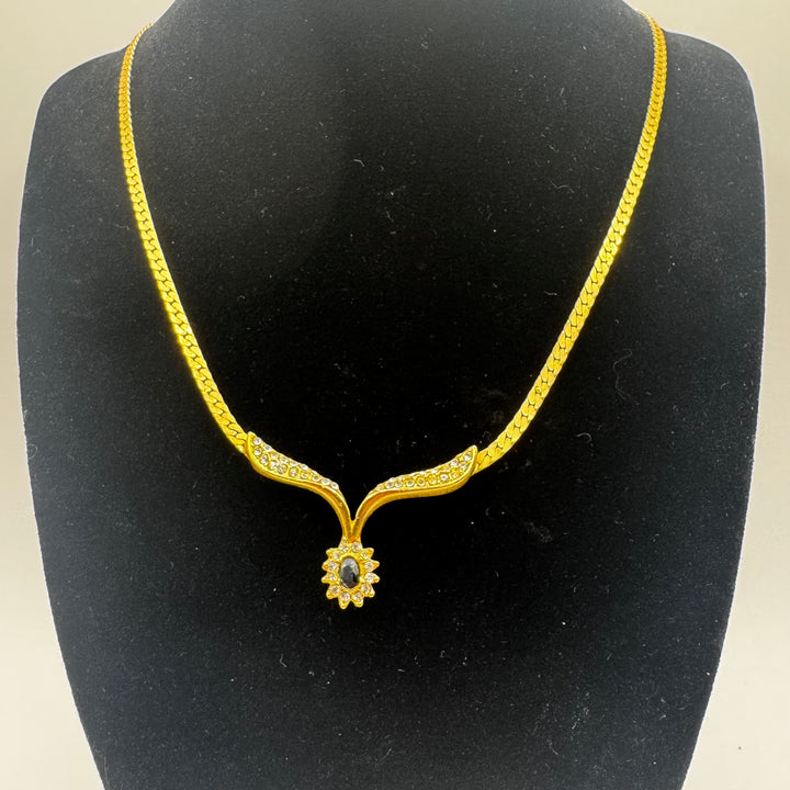 Elegant guldhalsband med kristallblomma