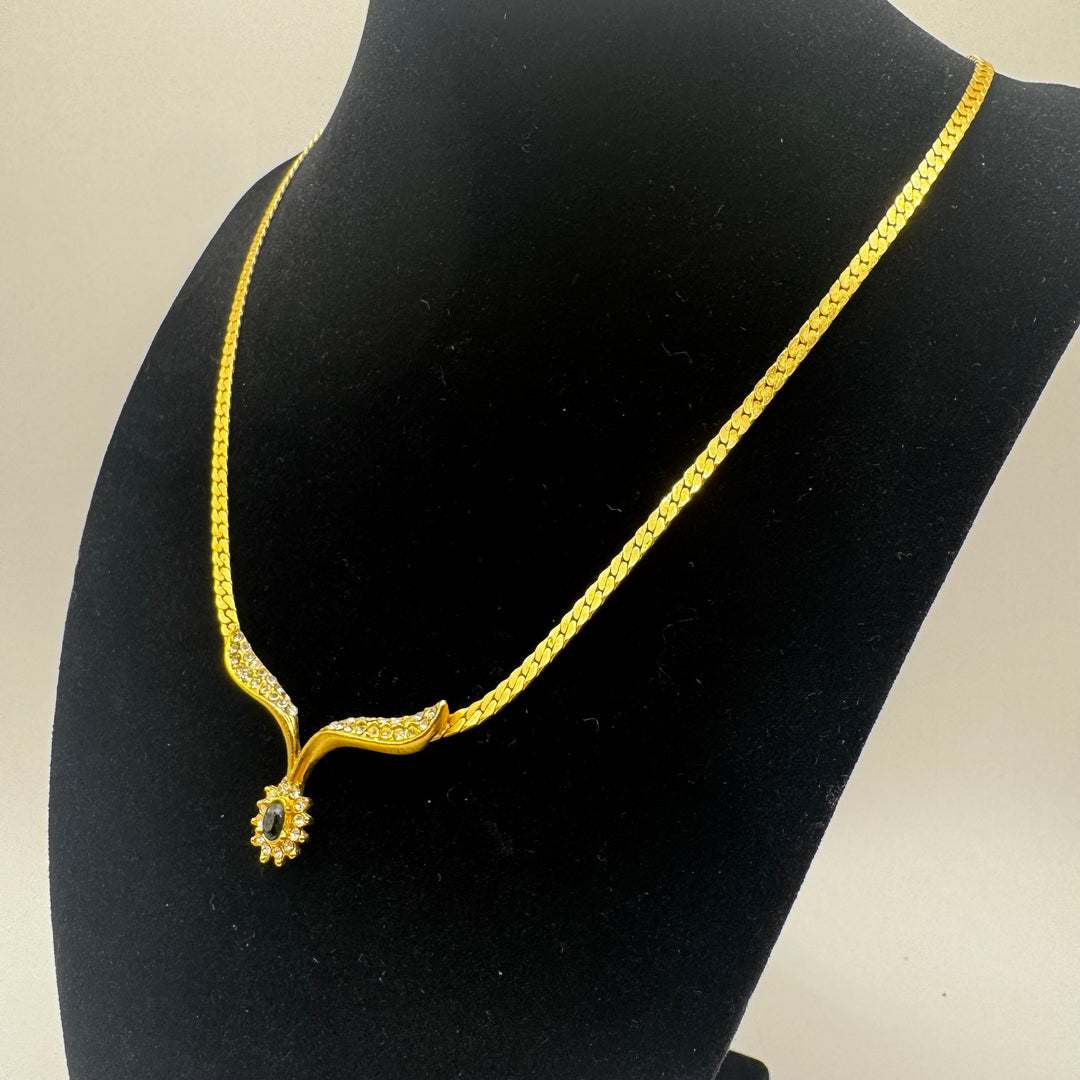 Elegant guldhalsband med kristallblomma