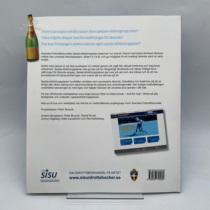 Svensk Fotbollsbok av SISU Idrottsböcker
