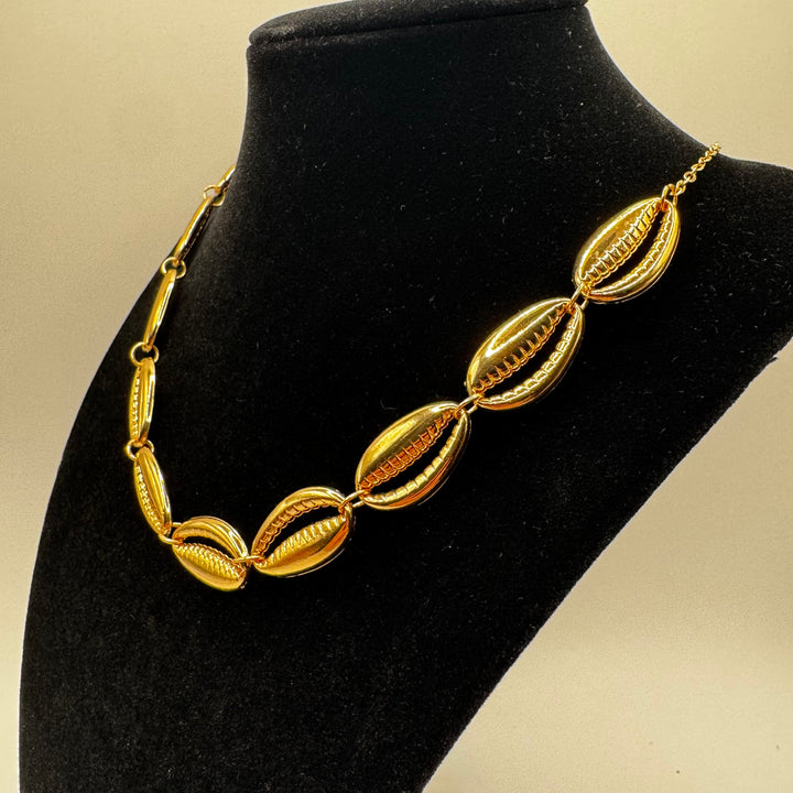 Elegant guldfärgat halsband med ovala länkar
