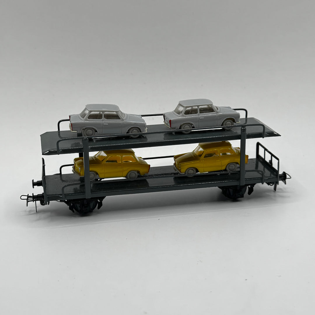 Retro autotransportvagn med modellbilar i metall