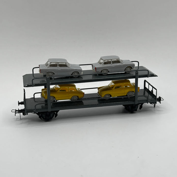 Retro autotransportvagn med modellbilar i metall