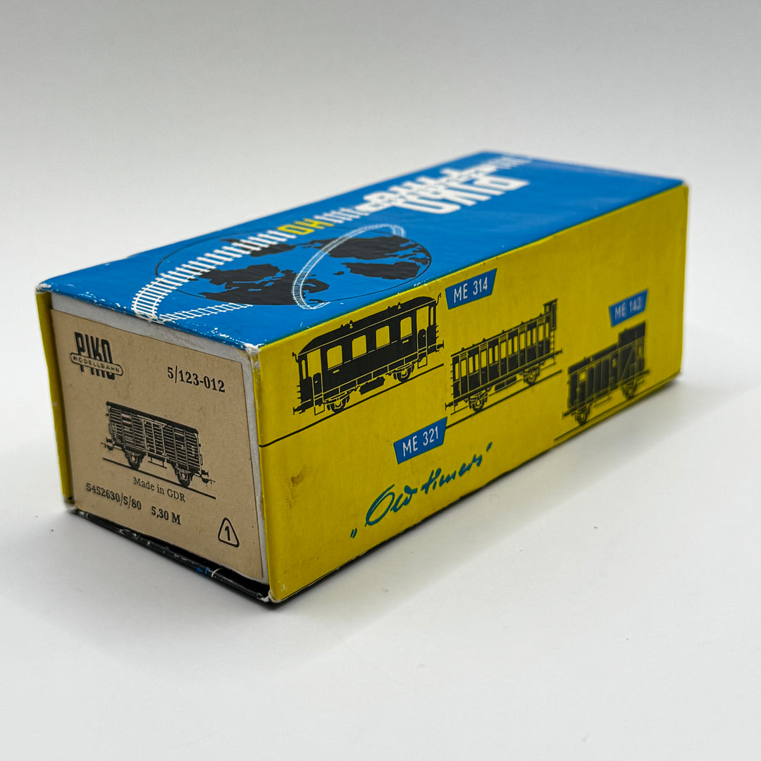PIKO retro röd modelljärnvägsvagn samlarobjekt