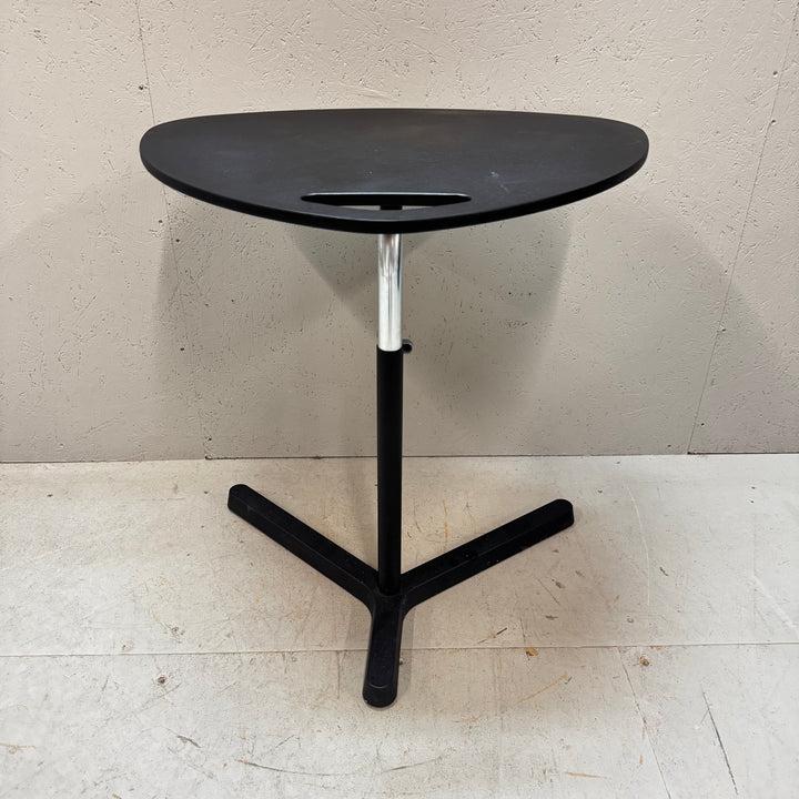 Justerbar mattsvart barstol i metallegering