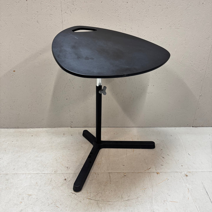 Justerbar mattsvart barstol i metallegering