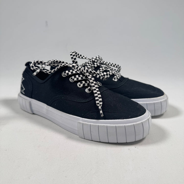 Svarta sneakers med rutiga snören för damer - Homy Secondhand Online