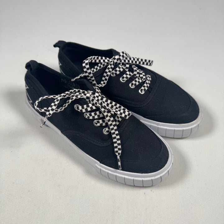Svarta sneakers med rutiga snören för damer - Homy Secondhand Online