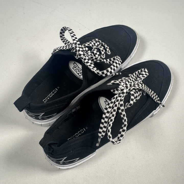 Svarta sneakers med rutiga snören för damer - Homy Secondhand Online