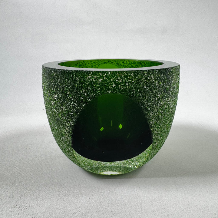 Grön dekorationsvas i glas med glittermönster