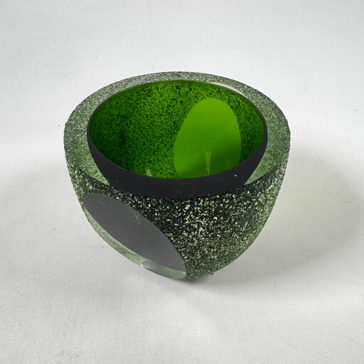 Grön dekorationsvas i glas med glittermönster