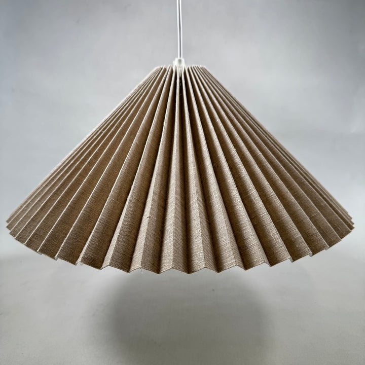 Retro taklampa med veckad design i papper