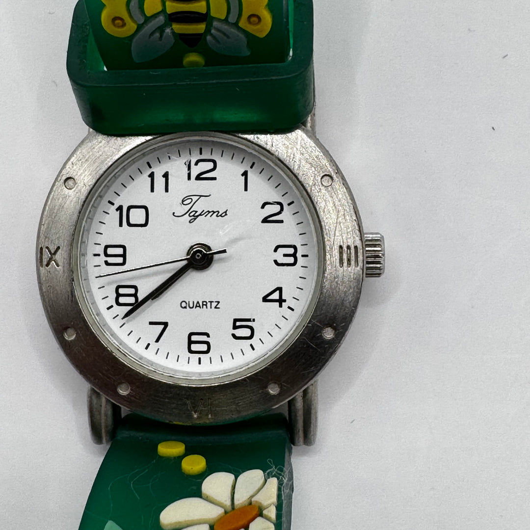 Retroinspirerad Fjms armbandsklocka i grönt plast