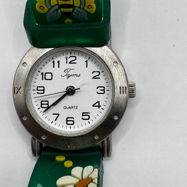 Retroinspirerad Fjms armbandsklocka i grönt plast