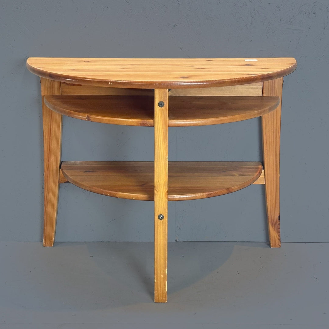 Halvmåneformat retro soffbord i ljust trä