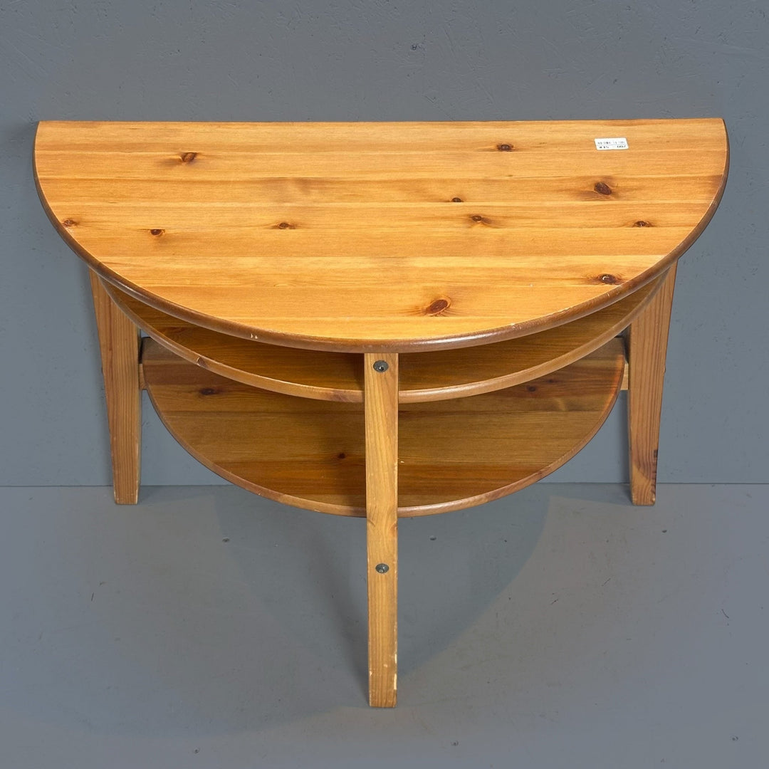 Halvmåneformat retro soffbord i ljust trä