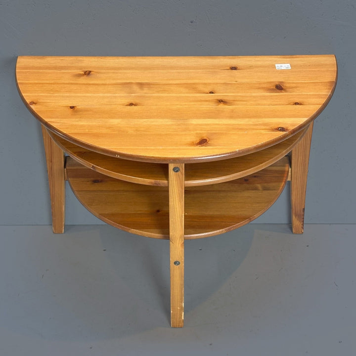 Halvmåneformat retro soffbord i ljust trä