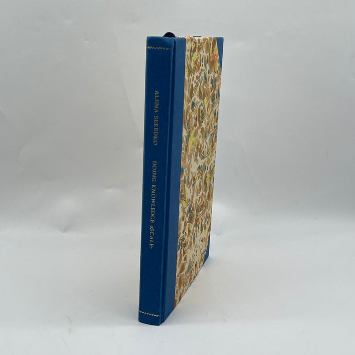 Doing Knowledge av Alena Scherbedko, elegant bok