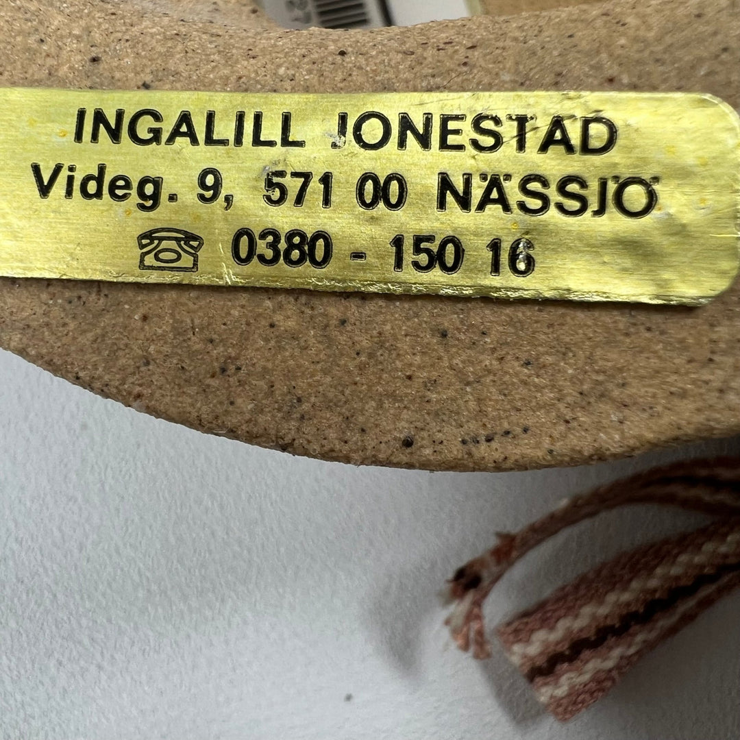 Skulptural keramikhatt med rustik charm - Homy Secondhand Online