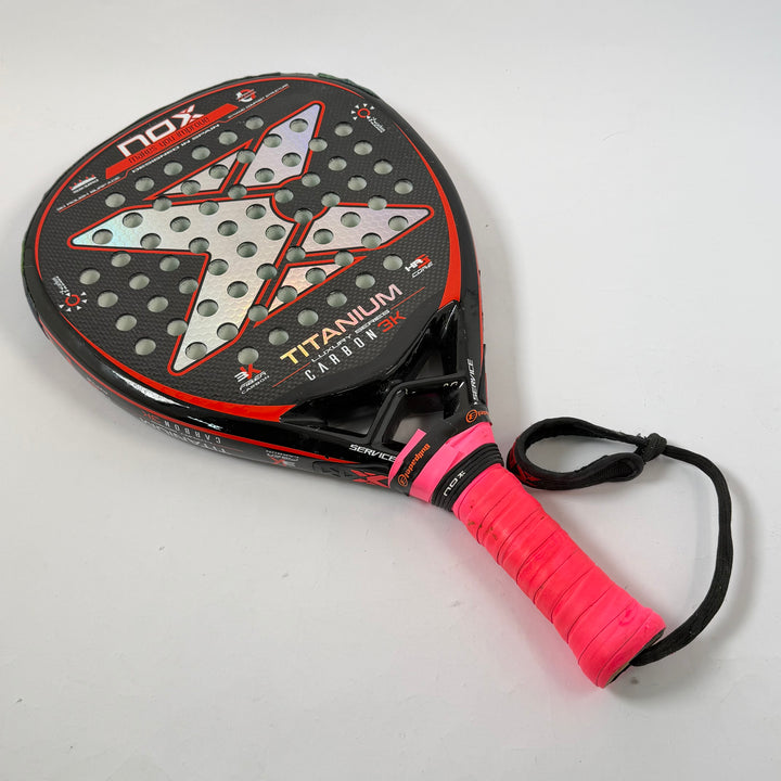 NOX Titanium Carbon padelrack rosa detalj