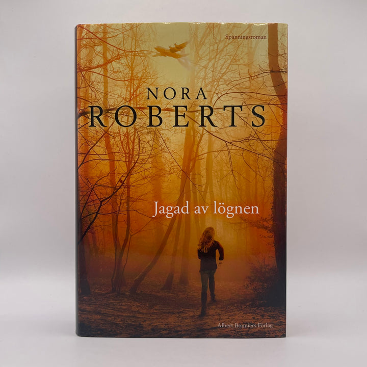 Spänningsroman Jagad av lögnen Nora Roberts