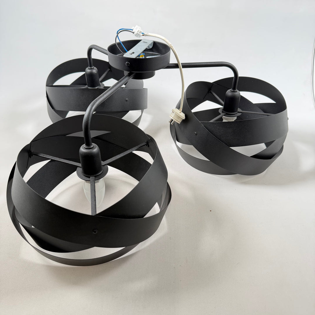 Unik taklampa i svart metall från Lis Lighting