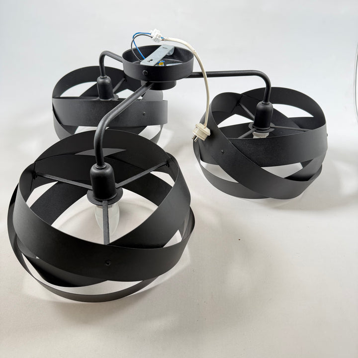 Unik taklampa i svart metall från Lis Lighting