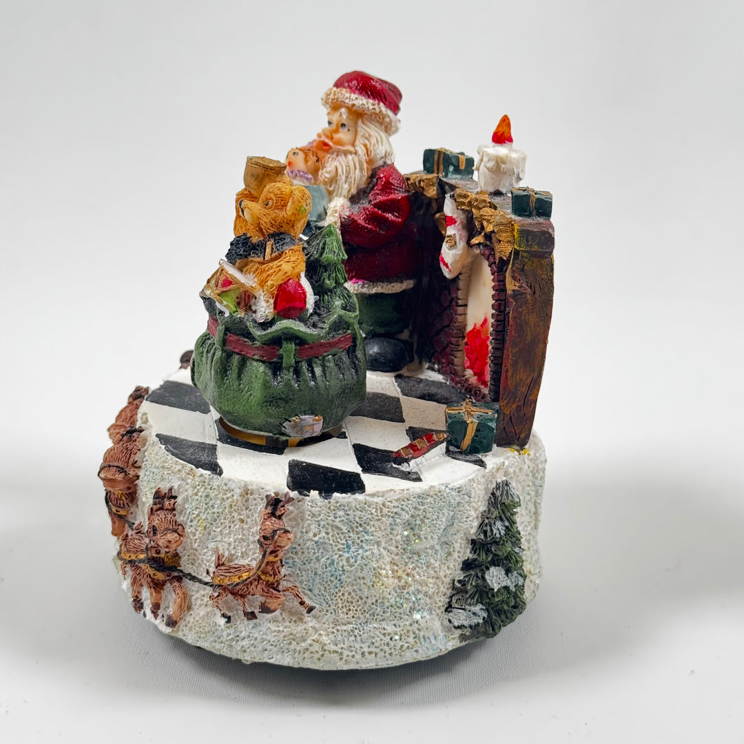 Retro juldekoration i harts med tomtescen