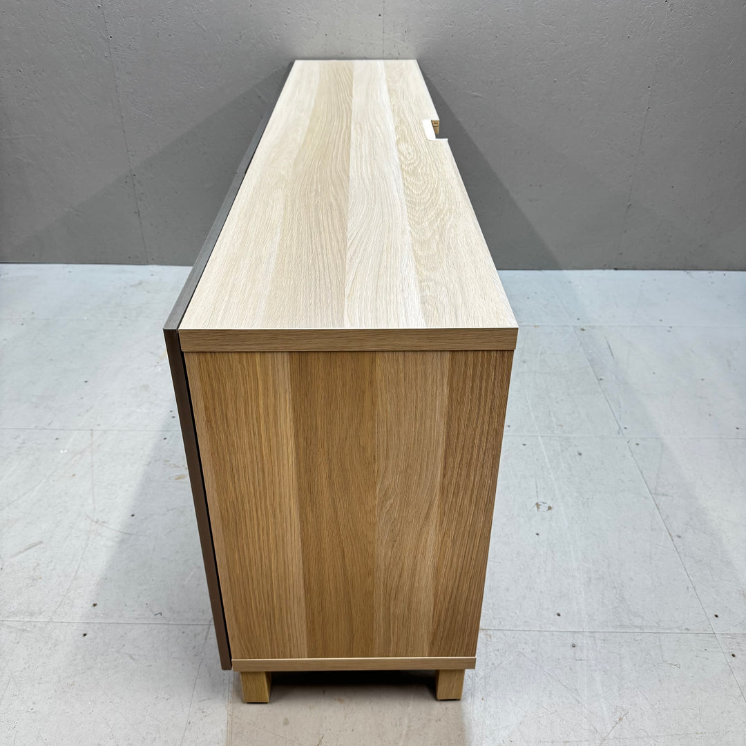 Elegant och minimalistisk sideboard i trä