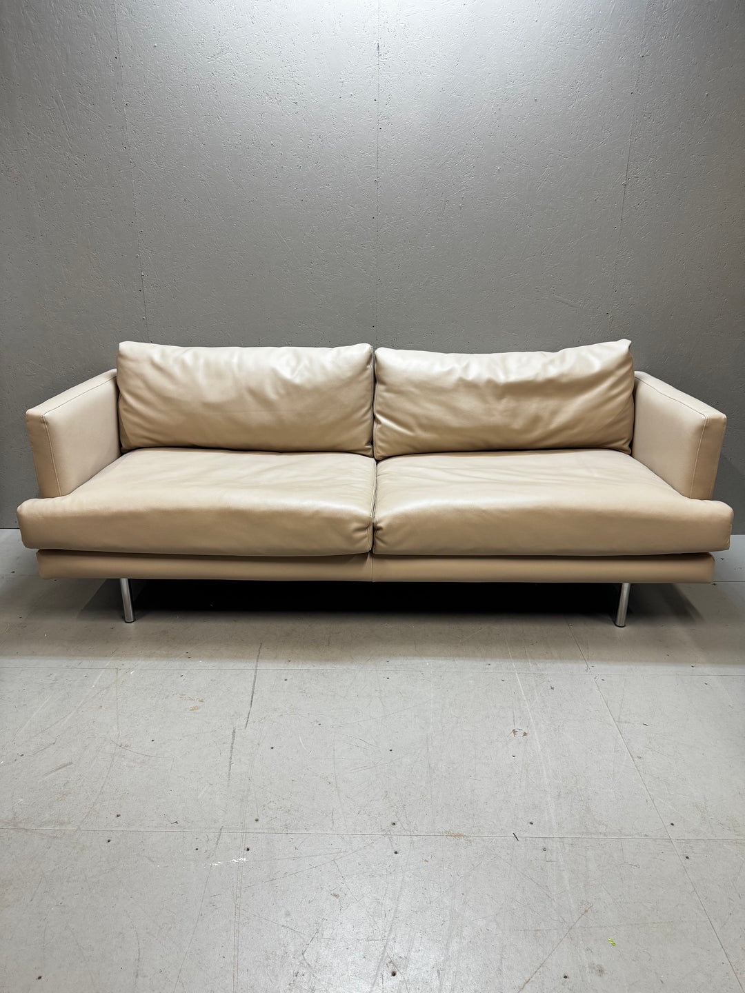 Elegant 3-sits lädersoffa från Jotex