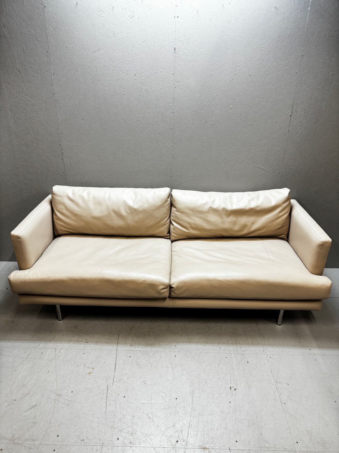 Elegant 3-sits lädersoffa från Jotex