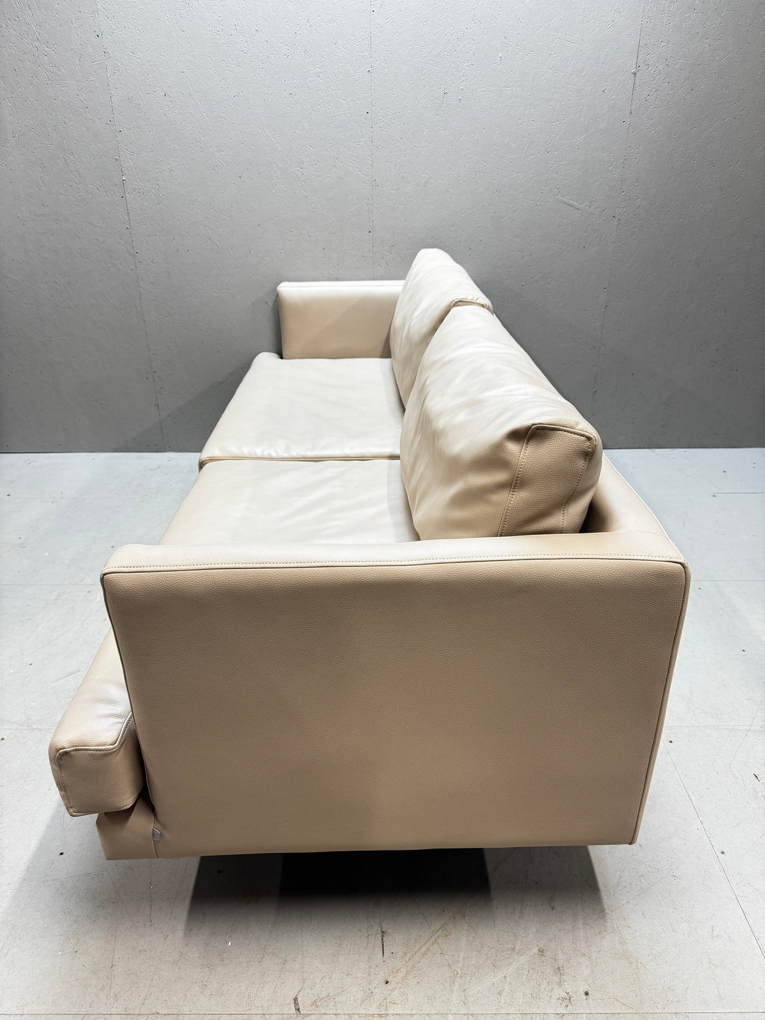 Elegant 3-sits lädersoffa från Jotex