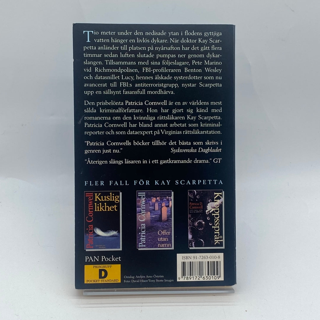 Dunkla Vatten Pocketbok av Patricia Cornwell