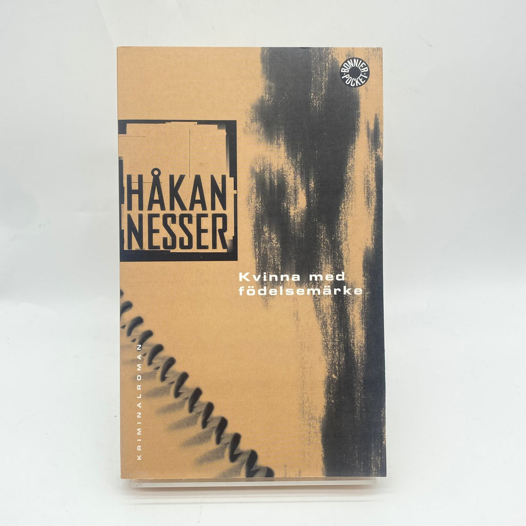 Kvinna med födelsemärke av Håkan Nesser