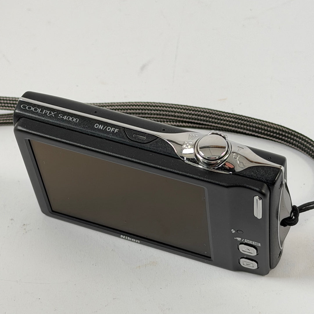 Nikon Coolpix kompaktkamera med pekskärm begagnad