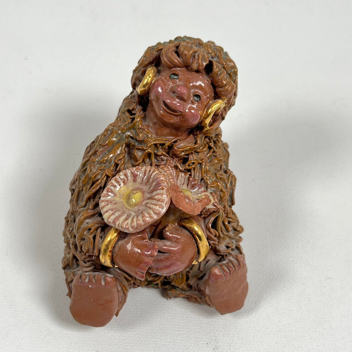 Handgjord Figurin av Lergods – Skogstroll med Svampar - Homy Secondhand Online