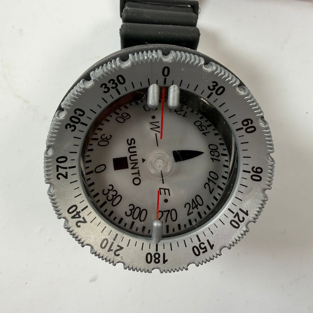 Suunto handledskompass plast svart begagnad