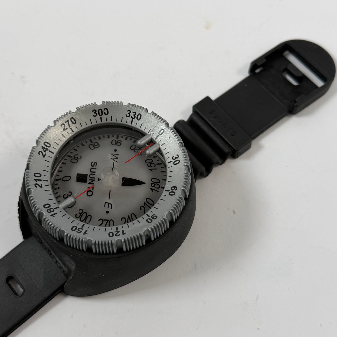 Suunto handledskompass plast svart begagnad